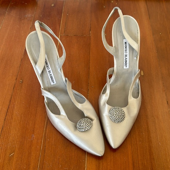 Manolo Blahnik Satin Crystal Embellishment Slingback Heel - Picture 8 of 8